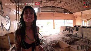 encontrei uma construcao abandonada na estrada e levei uma gostosa de dreadlooks pra fuder ali mesmo... completo no red!