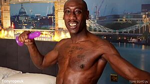 Valentina Bianco endures rope anal gaping