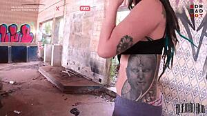 encontrei uma construcao abandonada na estrada e levei uma gostosa de dreadlooks pra fuder ali mesmo... completo no red!