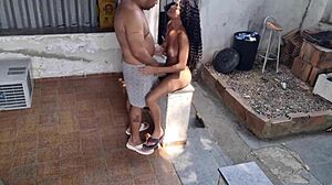 sinto tanto tesão fodendo o cuzinho apertado dela