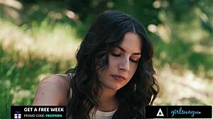 Chanel Camryn licks pretty Scarlett Alexis pussy on piano! 👅🎹💦