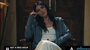 Chanel Camryn licks pretty Scarlett Alexis pussy on piano! 👅🎹💦