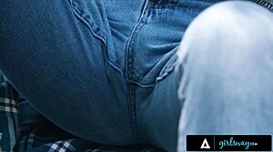 Chanel Camryn licks pretty Scarlett Alexis pussy on piano! 👅🎹💦