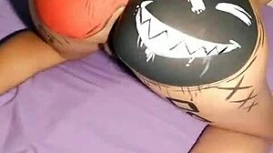 Delicious Artistic Curves on Display