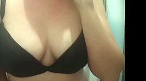 ¡Espiando a la profesora argentina meando en público durante viaje a México!