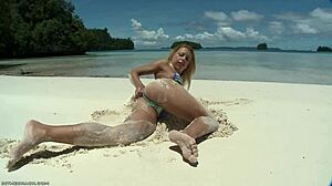 nikki thorne teases in bikini up close 🔥👙