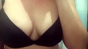 ¡Espiando a la profesora argentina meando en público durante viaje a México!