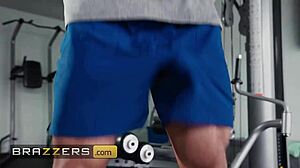 Gym Milf Sarai Minx in Leggings Teases with Deepthroat and Cumshot Finish