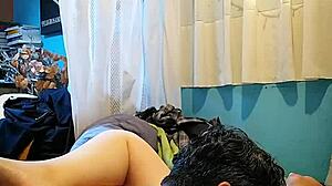 mi profe llegó con la verga duura y me abrió las piernas pa metermela toda adentro