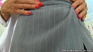 neighbours milf strips leggings for granny group fuck!