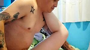 mi profe llegó con la verga duura y me abrió las piernas pa metermela toda adentro