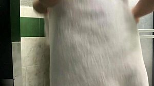 Mi Hermanastra Me Encuentra Masturbándome Y Termino Corriéndome Dentro De Ella