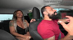 naquele passeio de carro eu só pensava em foder aquela ebony safada sem camisinha no banco de trás público