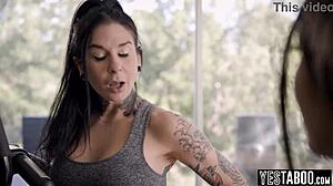 Nerdy Teen Licks And Fingers Milf Stepsister's Girlfriend Pussy