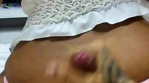 ficamos sozinhos e minha prima cavalga no meu pau torto de novo pov