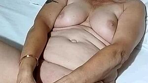 housewife tests powerful new clit sucker toy to explosive orgasm