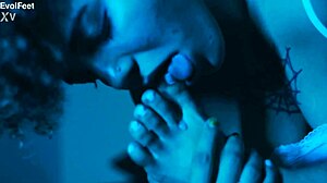 emilly's showin her hot pretty feet right here!!