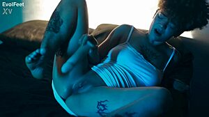 emilly's showin her hot pretty feet right here!!