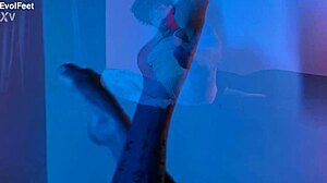 emilly's showin her hot pretty feet right here!!