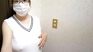 Married woman fingers herself in entrance secretly