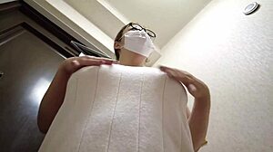 Married woman fingers herself in entrance secretly