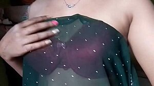 Indian bhabhi fingers chut squirting pani crazy hot 🔥💦
