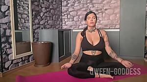 Yoga slut stays plugged tight through every stretch and pose 😈🍑🔥