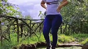 big booty babe rocks tight jeans seductively