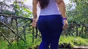 big booty babe rocks tight jeans seductively