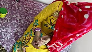 Desi bhabhi screams during villager fuck with Hindi audio