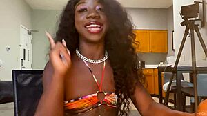 hey lola black licks that lollipop so sexy live!