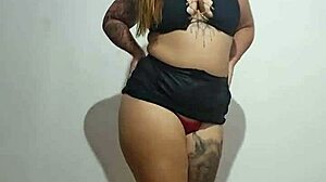 playing with my pussy on table corner slapping tits 😈👋