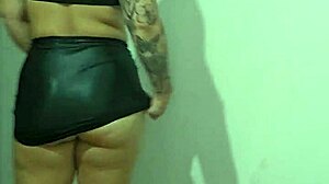 playing with my pussy on table corner slapping tits 😈👋