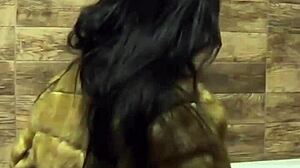 yo milfycalla pees in bathtub wearing fur coat pantyhose fetish play