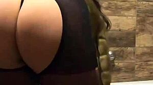 yo milfycalla pees in bathtub wearing fur coat pantyhose fetish play