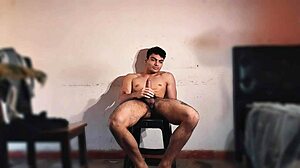 masturbacion sexy... that sexy bodybuilder strokes his monster cock so hot