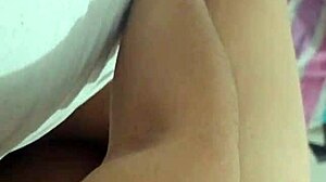 joven amateur latina manosea y masturba verga rica de su vecino en casa vacia