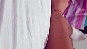 joven amateur latina manosea y masturba verga rica de su vecino en casa vacia