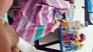 joven amateur latina manosea y masturba verga rica de su vecino en casa vacia