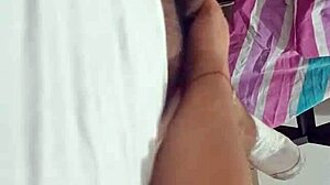 joven amateur latina manosea y masturba verga rica de su vecino en casa vacia