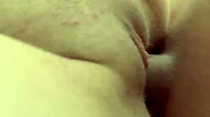 la pequeña rubia emejota de 18+ se pone a follar duro con torbe y traga toda su lefa caliente
