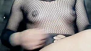 webcam milf shoves huge dildo deep in shaved pussy