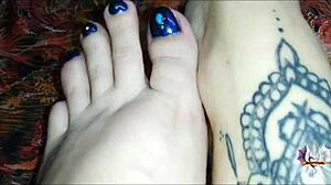 hey wanna watch me oil my feet and jerk you off good?