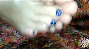 hey wanna watch me oil my feet and jerk you off good?