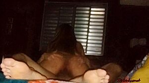 Loira Cavala Casada Gemendo Alto no Pauzão de Madrugada