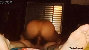 Loira Cavala Casada Gemendo Alto no Pauzão de Madrugada
