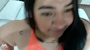 omg esta puta gorda madrastra me chupa la verga tan bien, grabo todo cowgirl deepthroat creampie parte 2 😍🍑💦