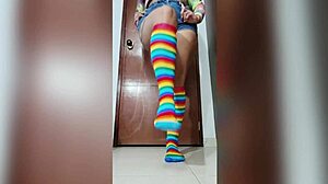 hey lovers wanna good footjob from my lil 18+ feet? follow kyleiellish ig twt 😘👣