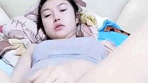 raw amateur fingers plunge deep in solo frenzy