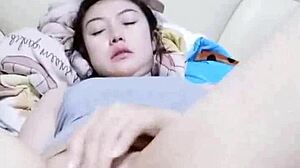 raw amateur fingers plunge deep in solo frenzy